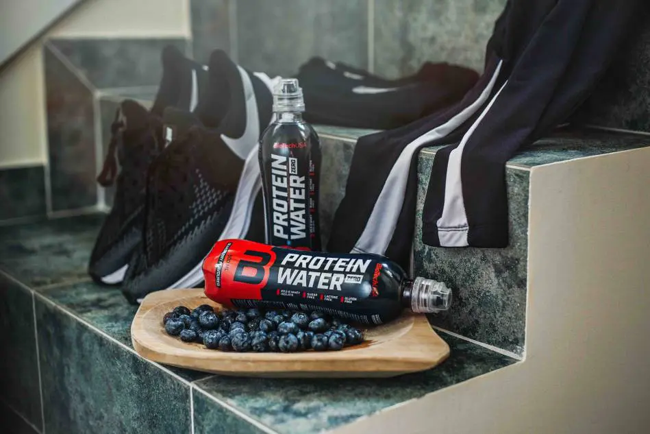 Organizm trenujący wymaga większej ilości białek, które wspomagają utrzymanie masy mięśniowej. Organizm trenujący wymaga większej ilości białek, które wspomagają utrzymanie masy mięśniowej.