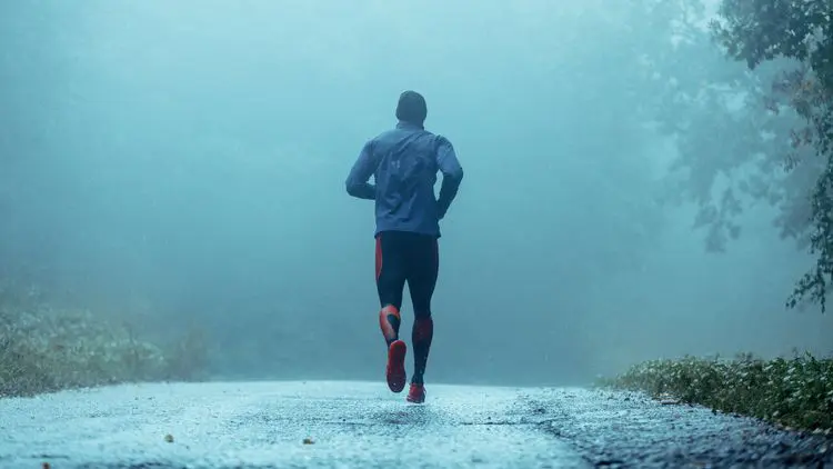 Bieganie interwałowe to połączenie biegu bardzo szybkiego z powolnym truchtem. Bieganie interwałowe to połączenie biegu bardzo szybkiego z powolnym truchtem.