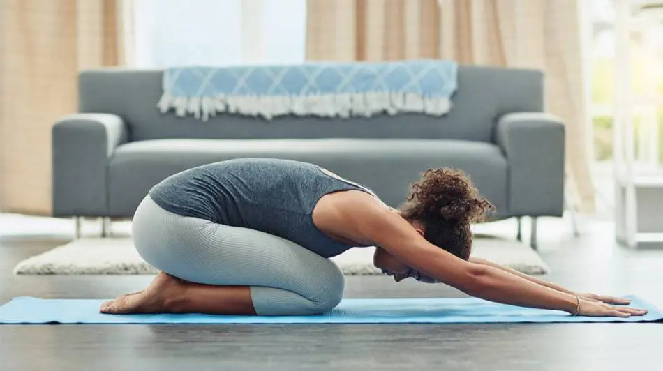 Rozciąganie to nic innego jak zestaw ćwiczeń, których zadaniem jest rozciągnięcie mięśni w celu ich uelastycznienia Rozciąganie to nic innego jak zestaw ćwiczeń, których zadaniem jest rozciągnięcie mięśni w celu ich uelastycznienia