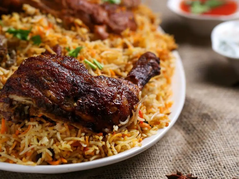 Sałatka z kurczakiem i ryżem czerwonym