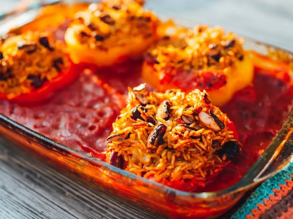 Papryka faszerowana warzywami i kaszą jaglaną z ricottą